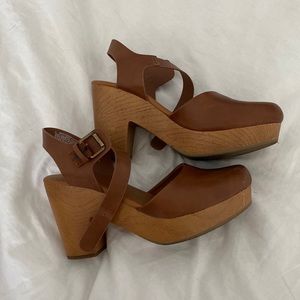 Universal Thread Wood Clog Heeled Brown Leather Sandals W7